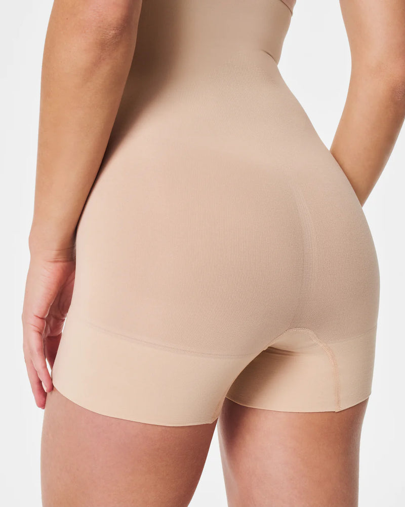 Everyday Seamless Shaping High Waisted Short